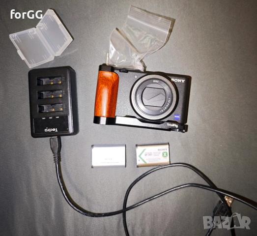 Фотоапарат за влогинг Sony ZV-1 с L грип/бракет SmalRig и екстри