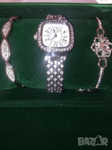Елегантен дамски часовник с с две гривни, снимка 3 - Бижутерийни комплекти - 52736257