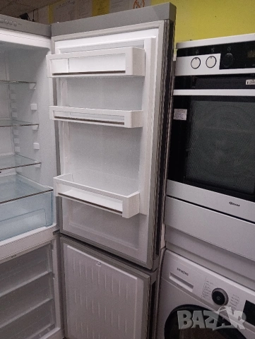 Иноксов комбиниран хладилник с фризер Liebherr с 2 години гаранция!, снимка 6 - Хладилници - 53039543