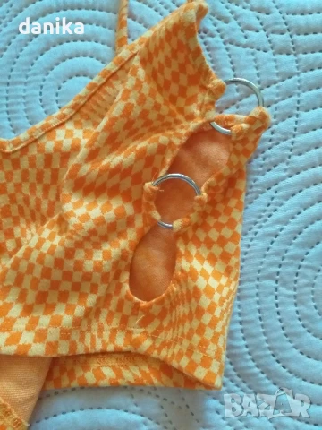 Къс топ , бюстиета  Bershka S Подарявам , снимка 3 - Корсети, бюстиета, топове - 51039433