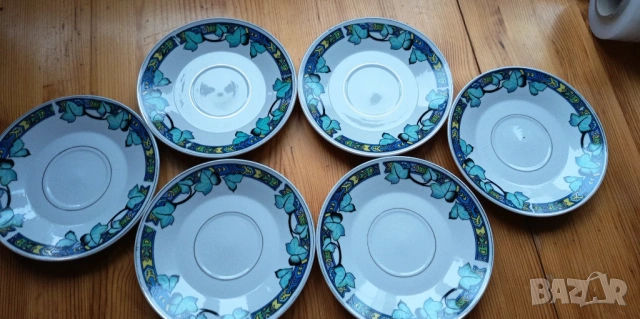 Шест порцеланови чинийки с диаметър 15см