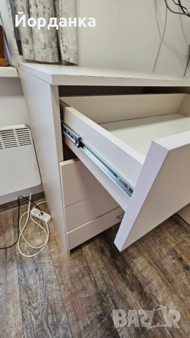 Продавам скрин с 4 чекмеджета, снимка 2 - Скринове - 53052936