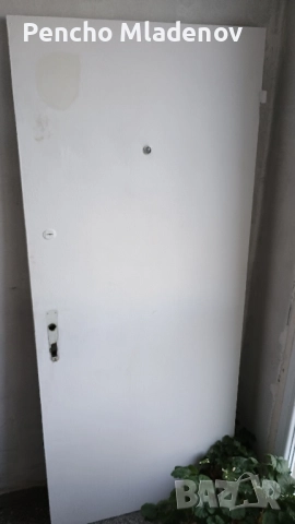 Продавам входна врата от Апартамент , София жк Света Троица , снимка 4 - Входни врати - 52440189