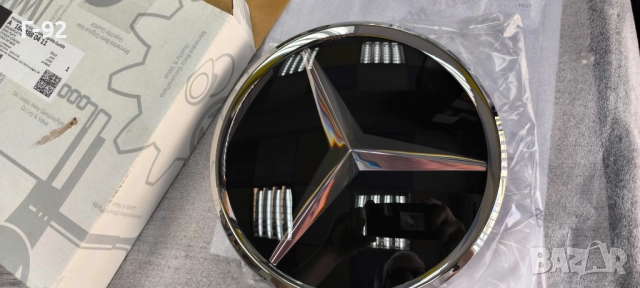 A1648880411**NEU**Mercedes Benz**КАПАЧКА ЗА ДИСТРОНИК**ЕМБЛЕМА ПРЕДНА**