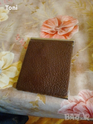 кожен портфейл за банкноти и още един чисто нови черния не е boss но е чисто нов, снимка 2 - Портфейли, портмонета - 53410119