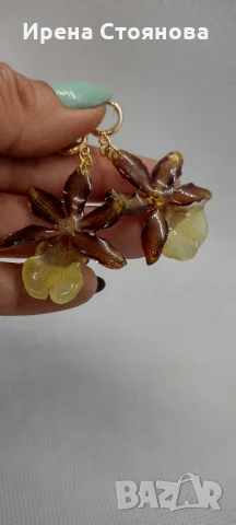 Обеци с естествен цвят на мини орхидея. Цветче с размери 3,5/4 см. , снимка 5 - Обеци - 51090834