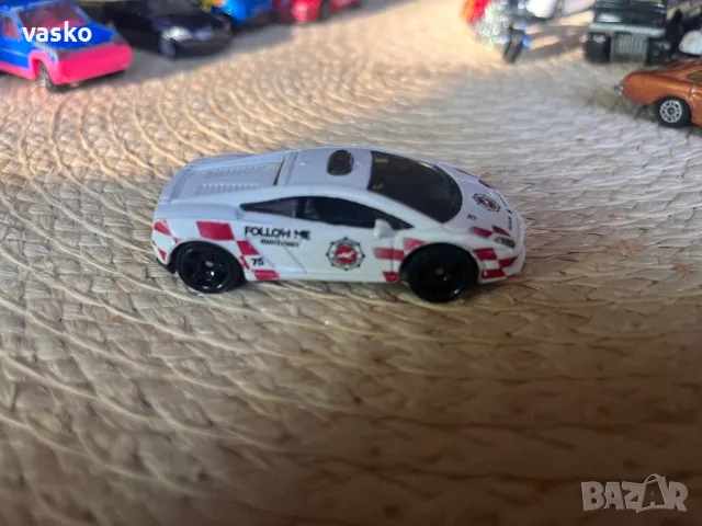 Hotwheels 2012-Ламборгини, снимка 3 - Колекции - 46938620