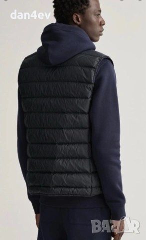 Елек GANT Men's Light Down Gilet, снимка 3 - Якета - 54194967