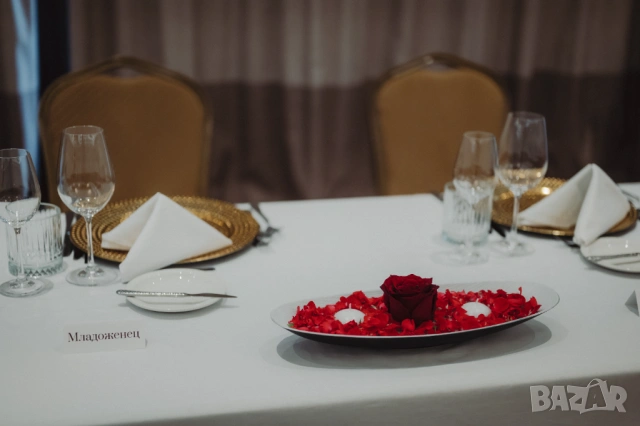 Бяла метална арка с изкуствени рози за сватба и друга декорация, снимка 10 - Други - 52571979