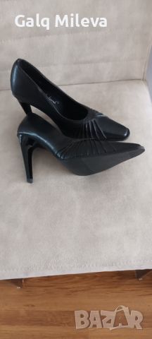 Обувки , снимка 1 - Дамски обувки на ток - 46332374