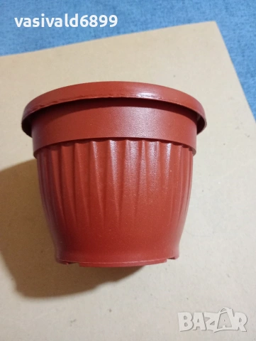 Пластмасова саксия , снимка 2 - Саксии и кашпи - 53450995