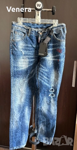 Дънки Dsquared 2 с етикет