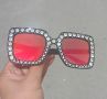 Екстравагантен модел слънчеви очила с червени огледални стъкла и камъни!, снимка 1 - Слънчеви и диоптрични очила - 45822023