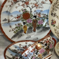 Японски троен сет с красиви гейши, снимка 1 - Антикварни и старинни предмети - 44992697