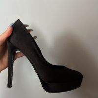 Елегантни дамски обувки в черно, снимка 1 - Дамски обувки на ток - 45403889