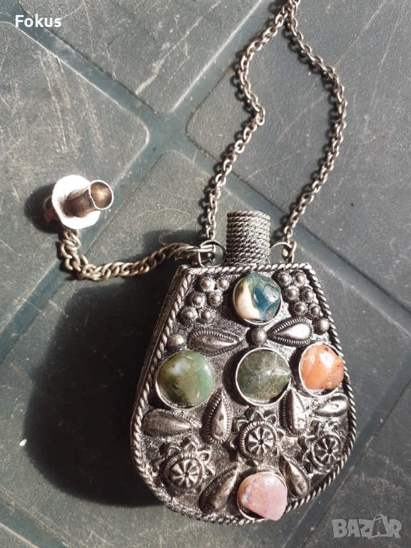 Страхотно малко шишенце за пафюм с камъни, снимка 1