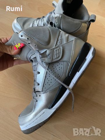 Оригинални мараронки Jordan Flight 45 High GS 'Metallic Silver'! 38,5 н, снимка 4 - Маратонки - 46733032