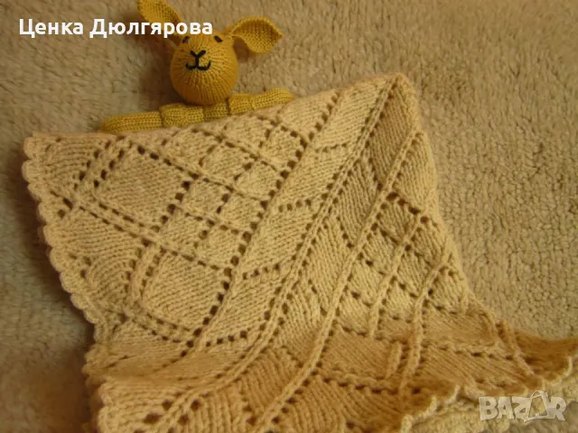 Вълнено одеялце (80 см / 80 см) с подвижна играчка зайче., снимка 2 - Спално бельо и завивки - 50291324