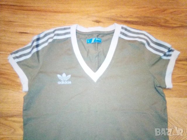 Оригинална дамска тениска Adidas UK 12, снимка 2 - Тениски - 48509541