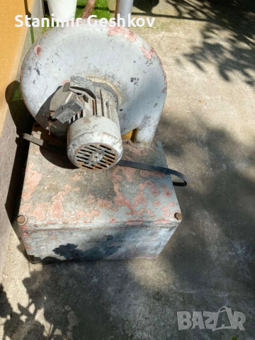 продавам трифазен прахоулавител за абразив за професионален шмиргел.