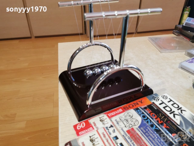 Люлката на Нютон-18х18х15см-стоманени топчета 1501261052, снимка 16 - Колекции - 53106282