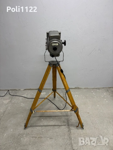 Винтидж индустриален прожектор на дървен статив, снимка 4 - Антикварни и старинни предмети - 53390560