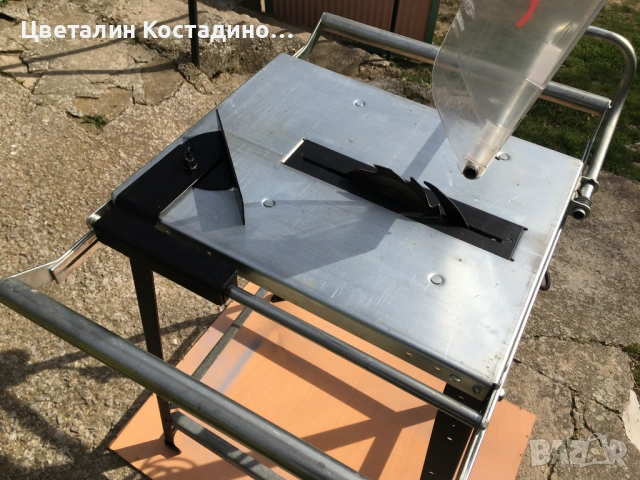 настолен циркуляр Bosch, със стойка Bosch, снимка 4 - Триони и циркуляри - 53801625