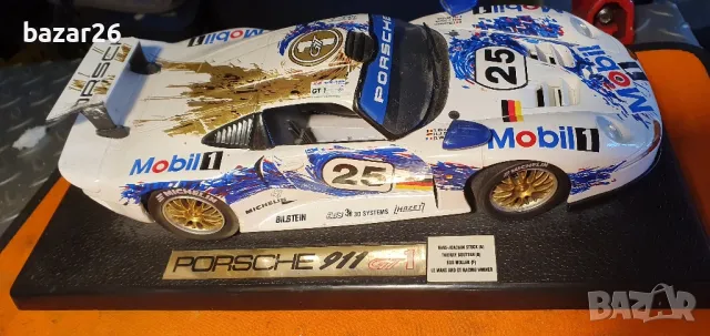 1:18 UT Models Porsche 911 GT1 Mobil 1 #25 #021839, снимка 2 - Нумизматика и бонистика - 48093919