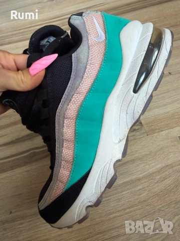 Оригинални маратонки Nike Air Max 95 GS ! 37,5 н, снимка 2 - Маратонки - 53660123