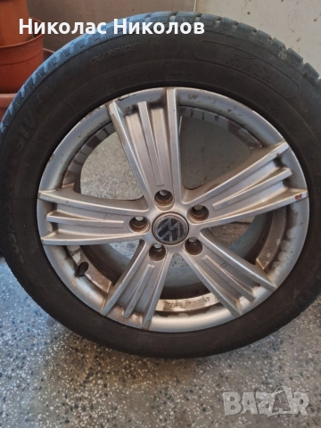 Продавам гуми с джанти на две лета няма на пукано по тях здрави гуми са, снимка 3 - Гуми и джанти - 53537690