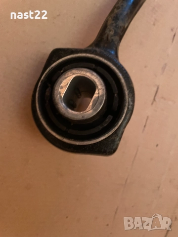 Носач десен-преден долен за Мерцедес C-class W203, снимка 3 - Части - 51473569