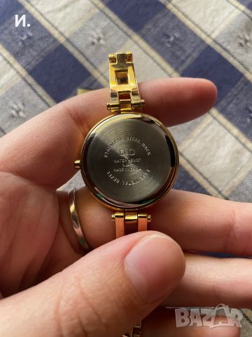 Позлатен дамски часовник Q&Q, снимка 3 - Дамски - 45521802