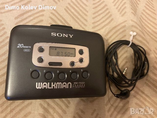 SONY Walkman FX 221 + Оригинални слушалки SONY, снимка 1 - Радиокасетофони, транзистори - 45686323