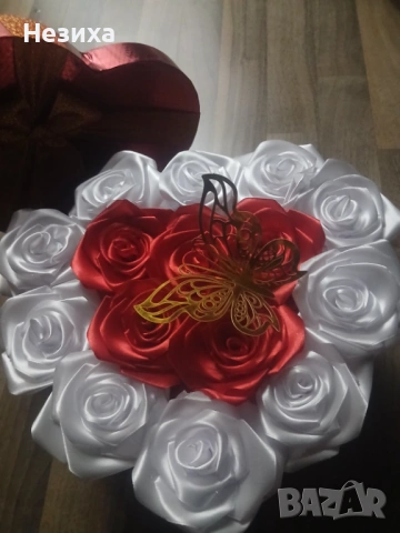 Сърце от сатенени рози 