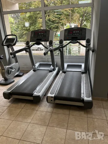 Професионални фитнес пътеки Technogym и Life fitness, снимка 1 - Фитнес уреди - 47426349