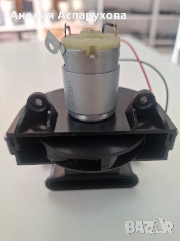 електрически мотор, обозначен с "EMC XCQ-1".