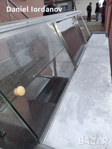 Хладилна витрина купувана чисто нова ползвана 7месеца, снимка 2 - Хладилни витрини и фризери - 53307631