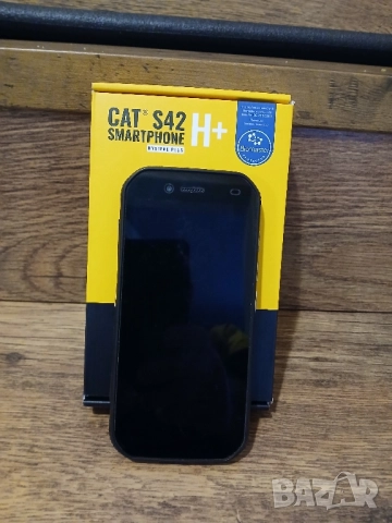 Продавам телефон CAT S42