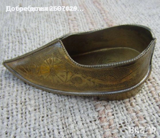 Обувка и пикаещо момче Брюксел фигура пластика статуетка метал, месинг/бронз,мосю пиш, снимка 5 - Декорация за дома - 39451590