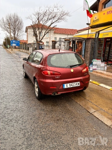 Продавам Алфа Ромео 147 1.9 120 коня колата е запазена единствено  само на бронята има има забележка, снимка 2 - Автомобили и джипове - 53947493