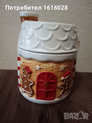 Порцеланов буркан за джинджифилови сладки и коледни курабийки.