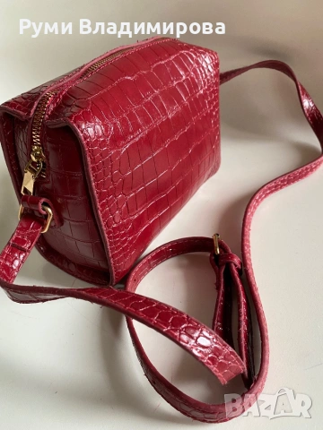 Червена чантичка през рамо, снимка 4 - Чанти - 53467222
