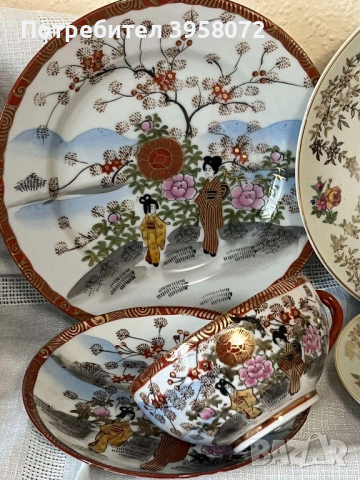 Японски троен сет с красиви гейши, снимка 1 - Антикварни и старинни предмети - 44992697