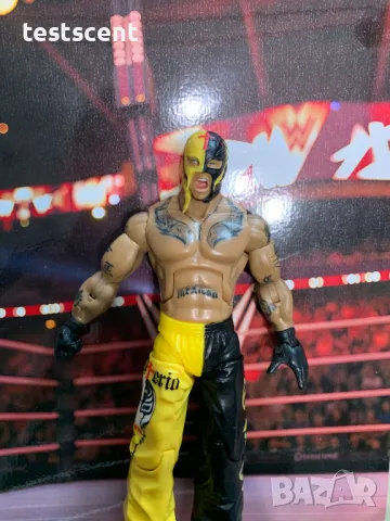 Екшън фигура WWE Rey Mysterio Рей Мистерио Deluxe Aggression Black & Yellow VERY RARE Jakks Pacific , снимка 8 - Колекции - 48447602