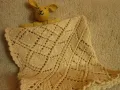 Вълнено одеялце (80 см / 80 см) с подвижна играчка зайче., снимка 2