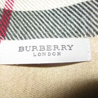 Burberry дамски шал, снимка 4 - Шалове - 45226698