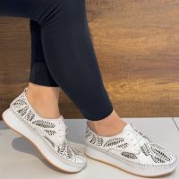 Дамски спортни обувки от естествена кожа с перфорация на листенца , снимка 2 - Дамски ежедневни обувки - 45102350