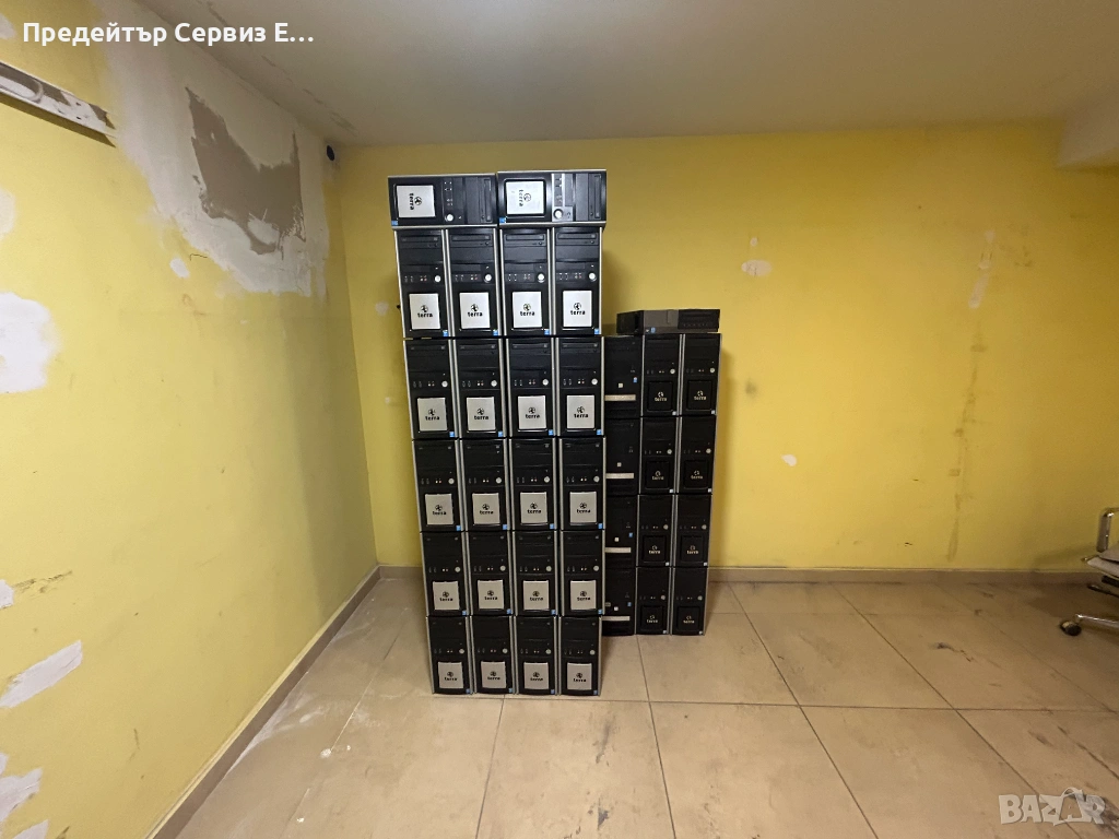 Продавам 52 броя компютри, снимка 1