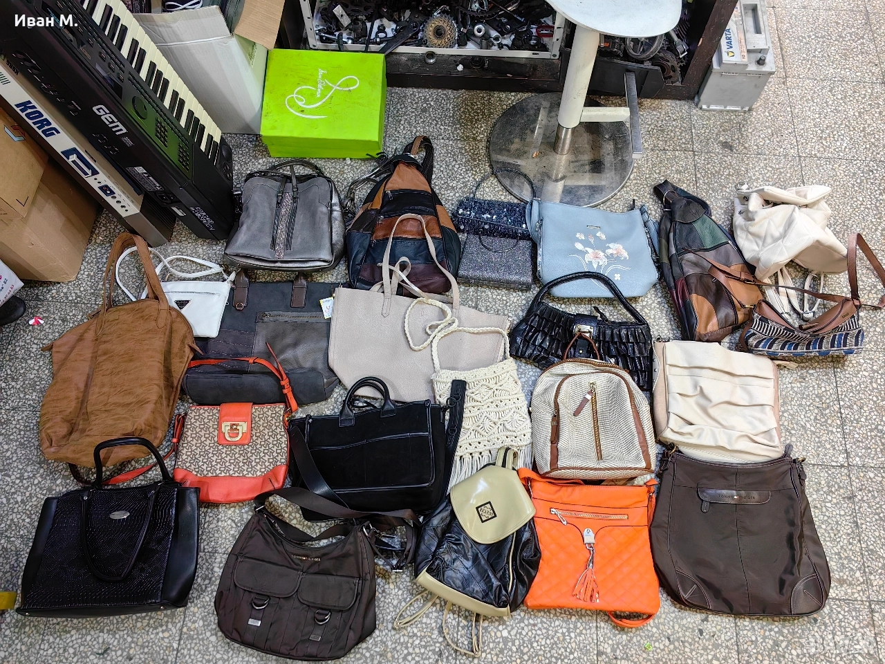 на едро 23 дамски чанти за 180 лв , снимка 1