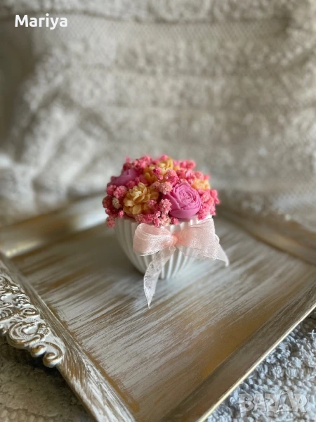 Букет в керамична кашпа от соев восък. С аромат и цвят по желание, снимка 1